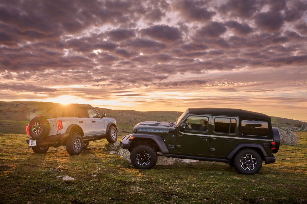 ford bronco vs jeep wrangler 2024