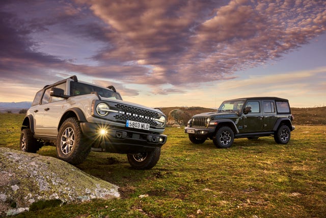 ford bronco vs jeep wrangler 2024