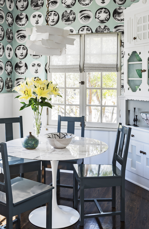 breakfast room with tema e variazioni wall­paper