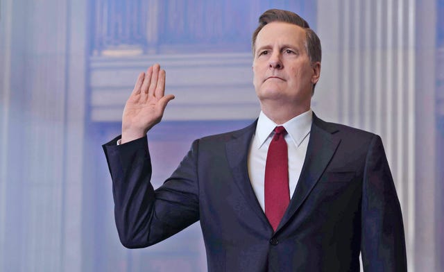 jeff daniels, caracterizado como james comey, en una imagen de la serie 'la ley de comey'