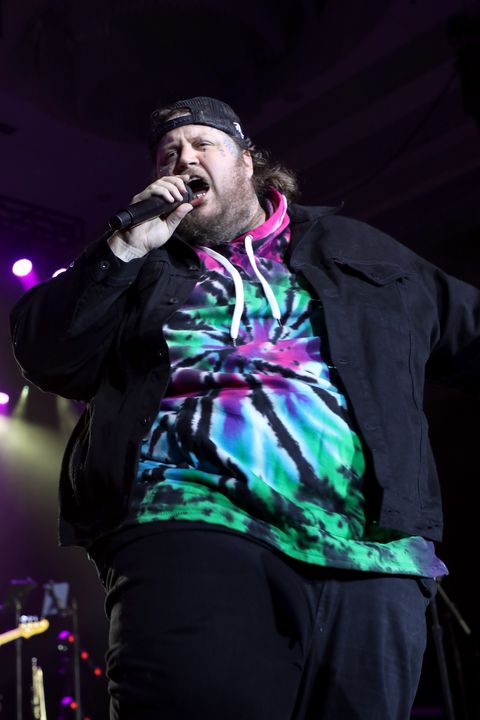jelly roll performing at an event