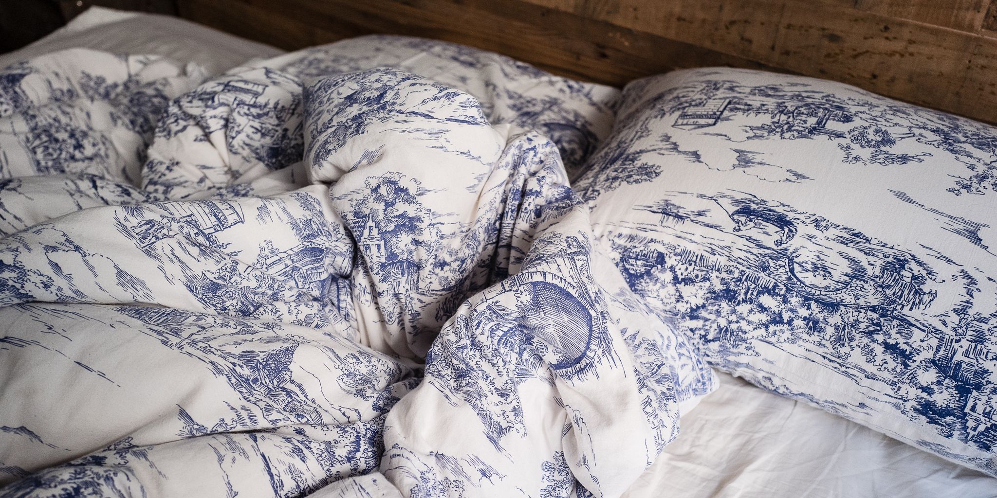 Blue, Textile, Bed sheet, Bedding, Linens, Pattern, Duvet cover, Room, Duvet, Slipcover, 