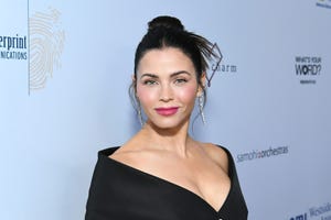 Jenna Dewan Has Strong Arms (And Peek Of Abs) In A Bra In IG Pic