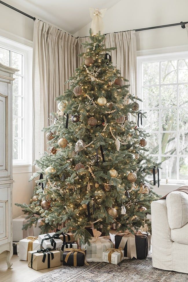 20 Popular Christmas Tree Themes to Try Out in 2023