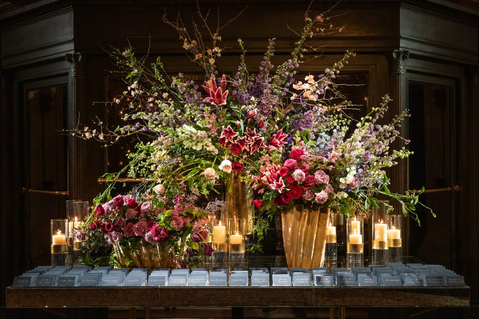 Floristry, Flower Arranging, Flower, Floral design, Cut flowers, Plant, Lighting, Bouquet, Spring, Building, 