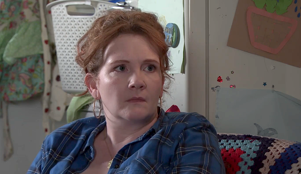 fiz dobbs speaks to tyrone in coronation street