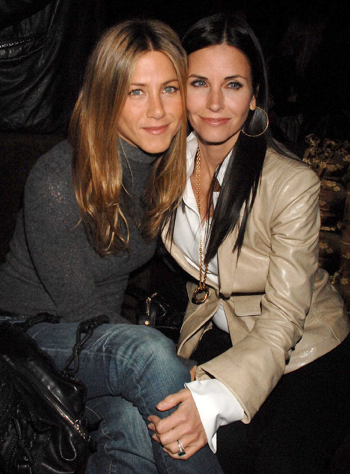 Courtney Cox e Jennifer Aniston foto con t-shirt a tema Friends