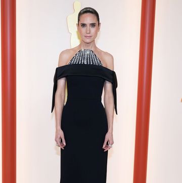 Melena suelta y vestido “de cola”: Ana de Armas, espectacular de Louis  Vuitton en los Oscar