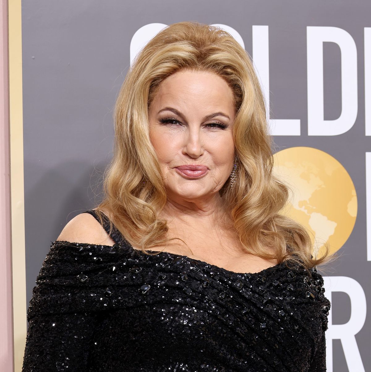 jennifer coolidge at the 80th annual golden globe awards arrivals