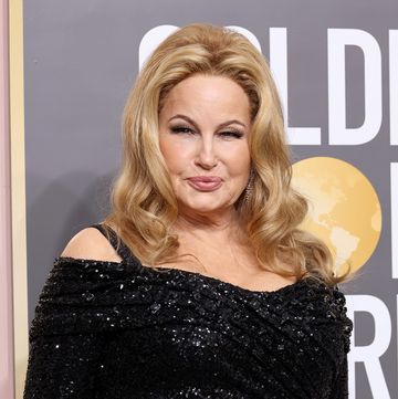 jennifer coolidge at the 80th annual golden globe awards arrivals
