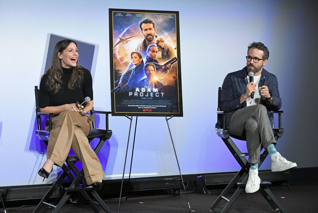 https://hips.hearstapps.com/hmg-prod/images/jennifer-garner-and-ryan-reynolds-speak-onstage-during-the-news-photo-1647468752.jpg