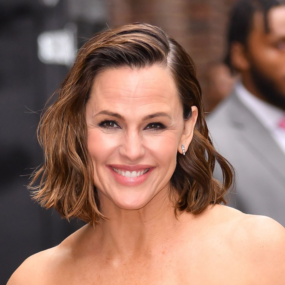 Jennifer Garner Keeps Wearing This Comfy and Practical Outfit Combo