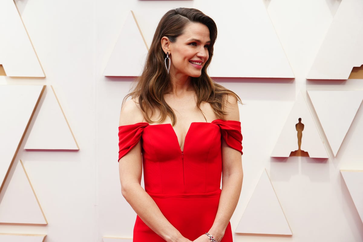 Jennifer Garner’s Favorite Product for Soft, Shiny, No-Fuss Hair Is on Sale Right Now