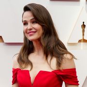 jennifer garner attends the 94th annual academy awards in red gown