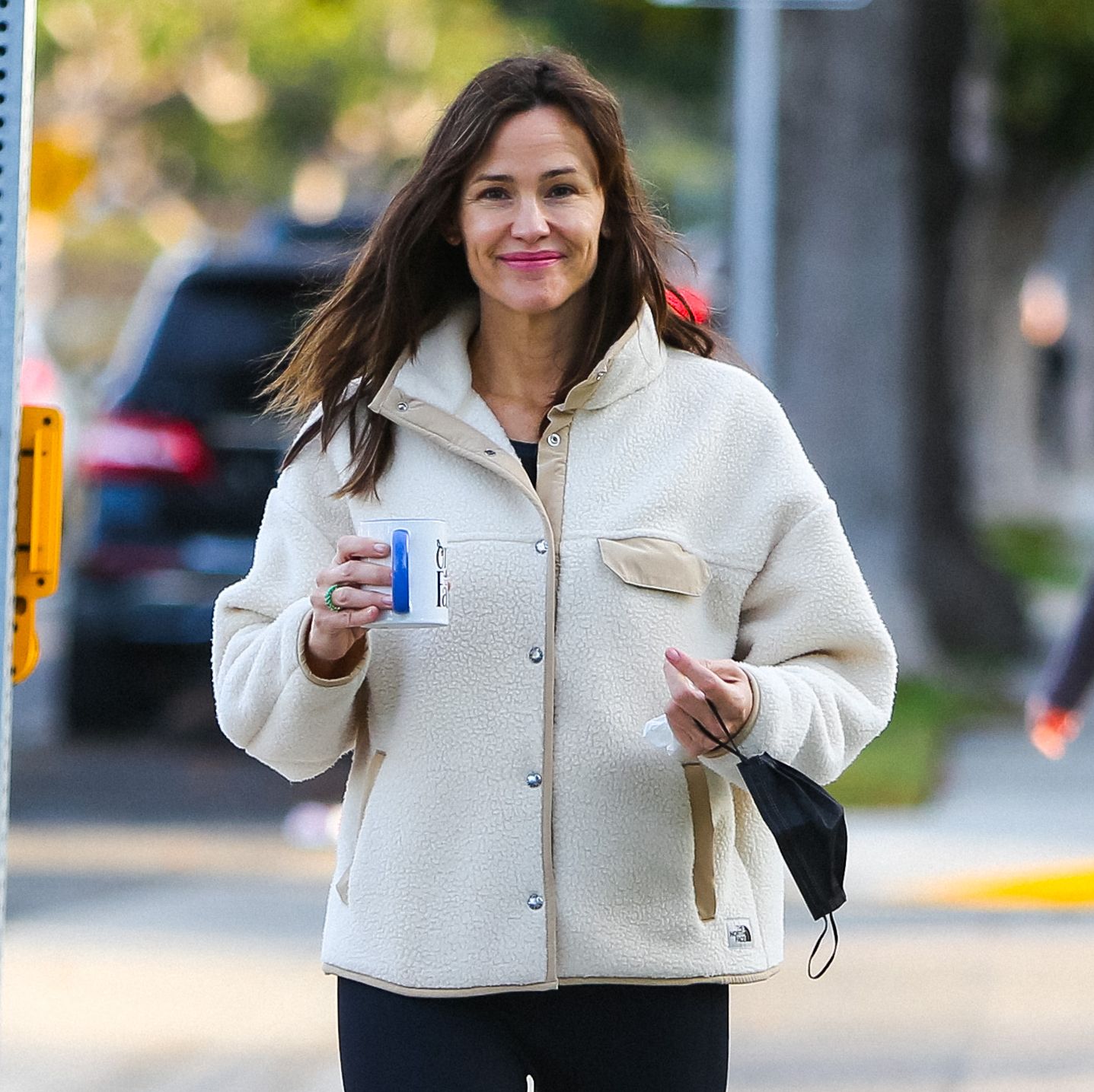 Jennifer Garner's Latest Go-To Sneakers Are From This Podiatrist-Approved Brand