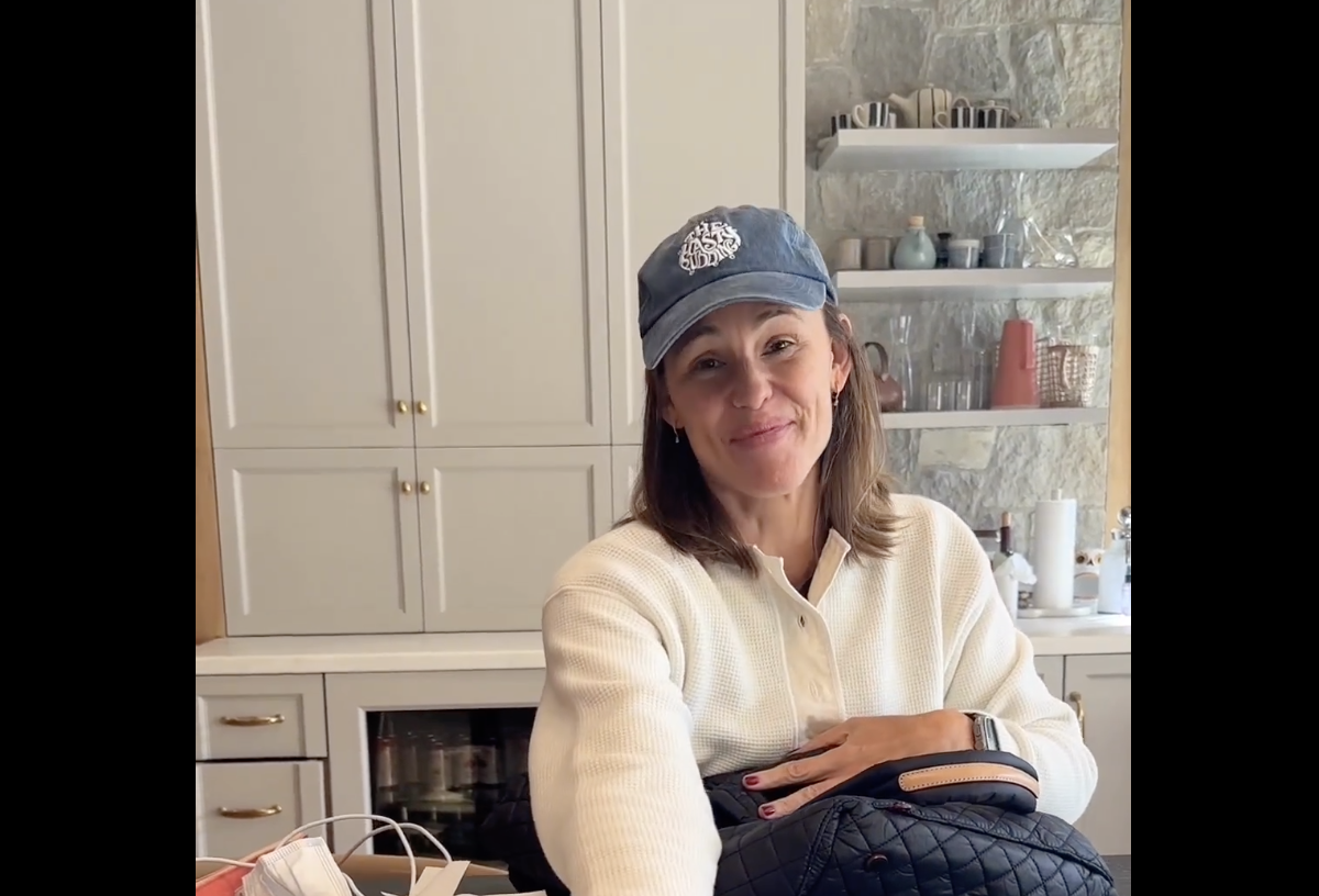 Jennifer Garner Shares Tips on How to Give Back Using a Ziploc Bag
