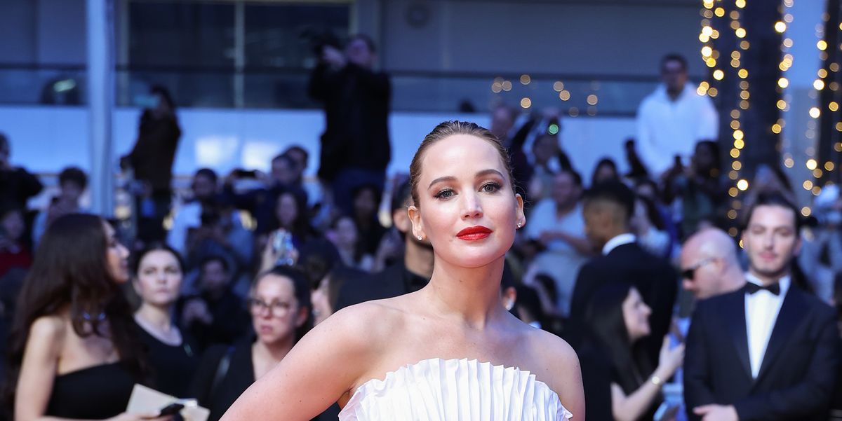 Jennifer Lawrence Embodied Glamour in Strapless White Gown at ‘Die, My Love’ Premiere