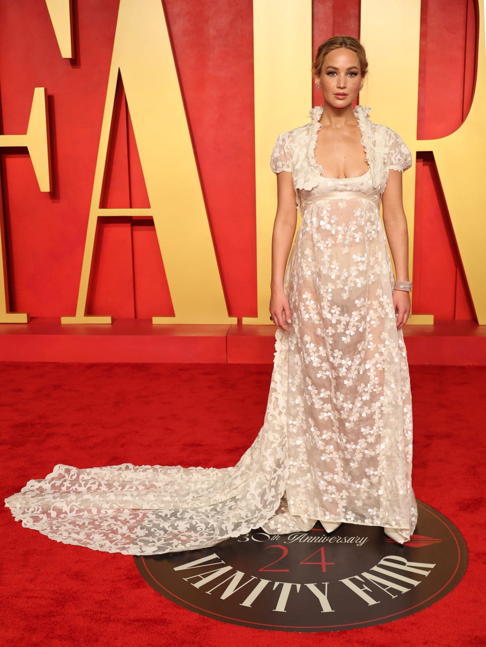 beverly hills, california march 10 jennifer lawrence attends the 2024 vanity fair oscar party hosted by radhika jones at wallis annenberg center for the performing arts on march 10, 2024 in beverly hills, california photo by amy sussmangetty images