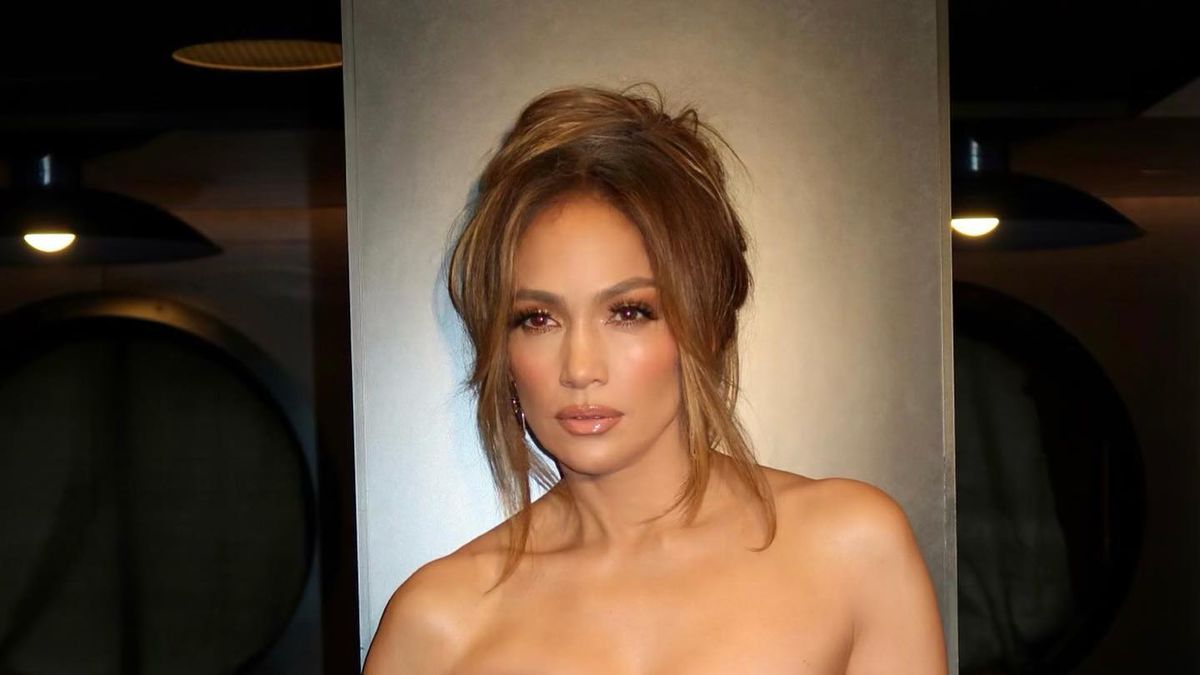 preview for Looks de Jennifer Lopez en los 90