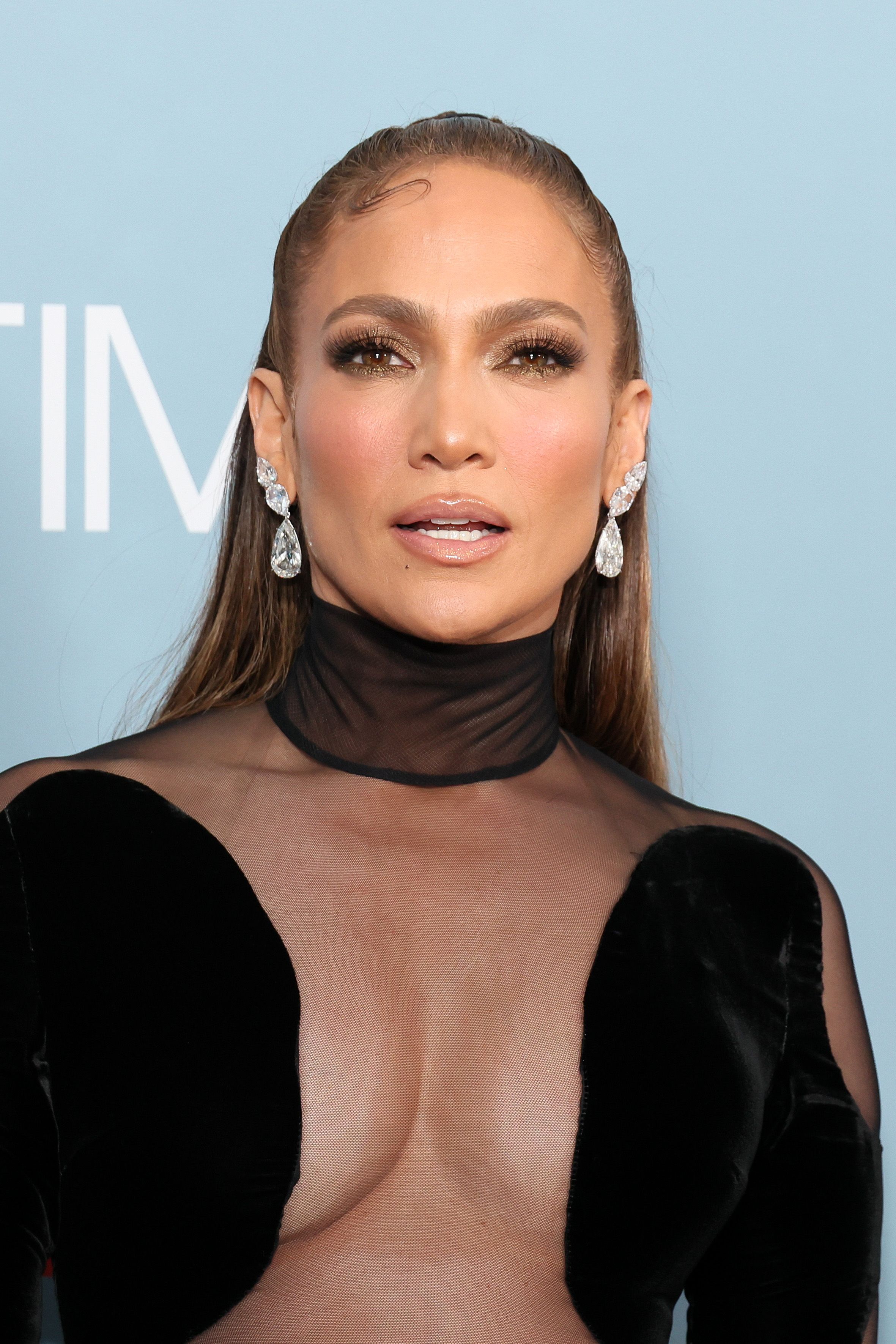 Jennifer Lopez looks different with strawberry blonde hair pic