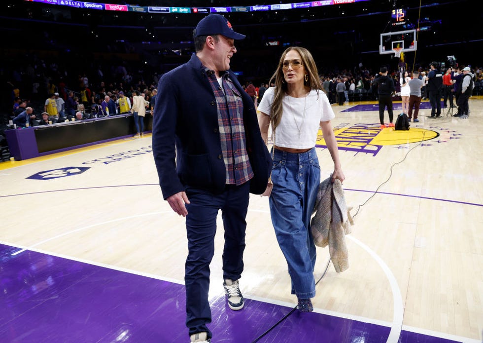 celebrities at the los angeles lakers game