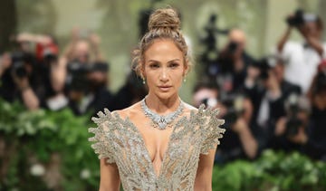 jennifer lopez chignon met gala