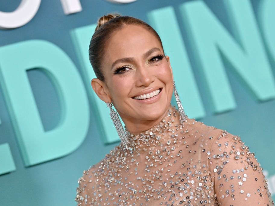 Jennifer Lopez Among Hollywood's Leading Ladies Out for