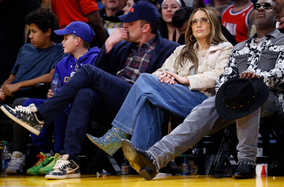 celebrities at the los angeles lakers game