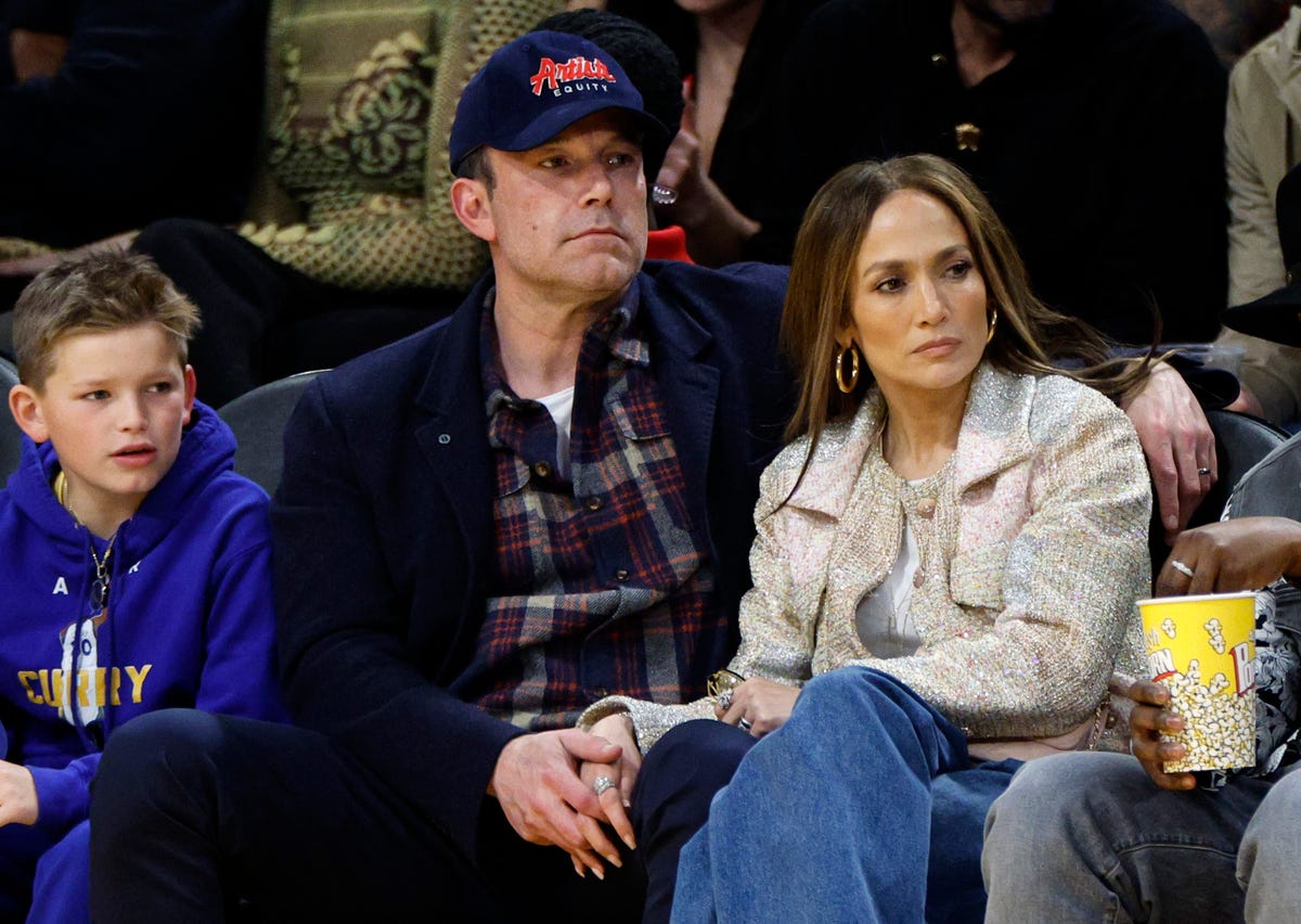 How Jennifer Lopez and Ben Affleck Dressed for Lakers Game Date