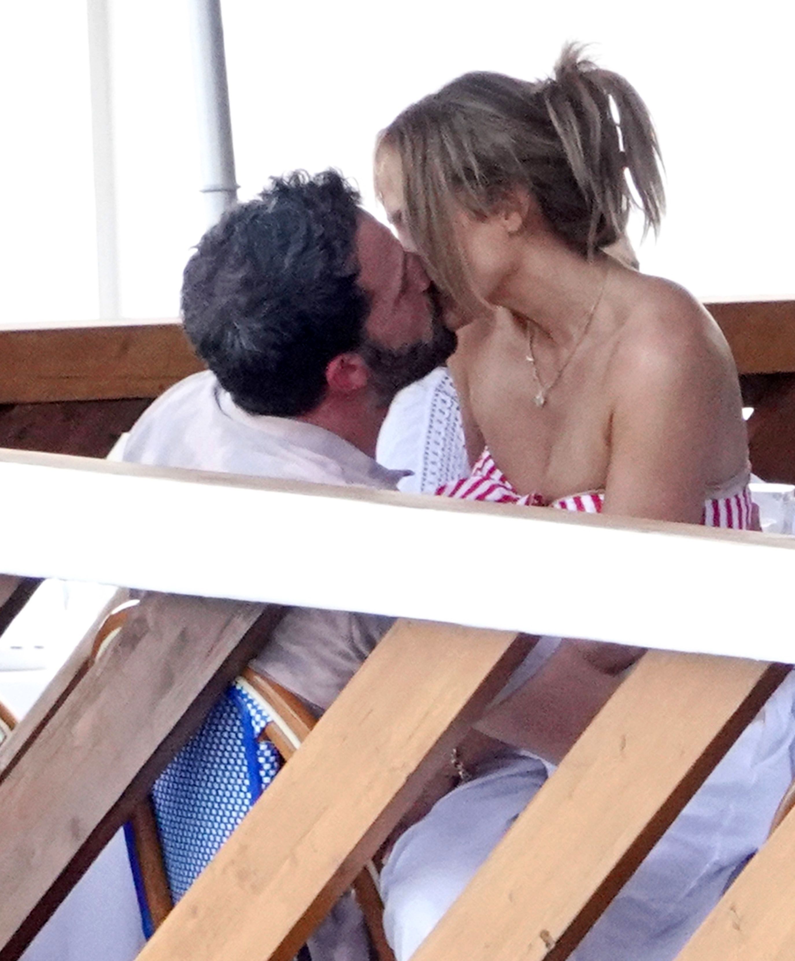 See Jennifer Lopez and Ben Affleck Making Out at Italy Restaurant picture photo
