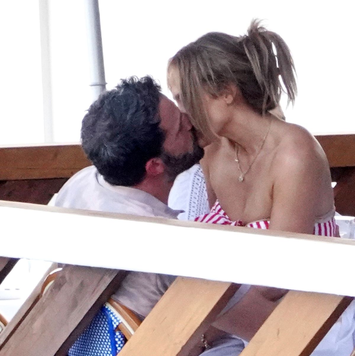 1200px x 1202px - See Jennifer Lopez and Ben Affleck Making Out at Italy Restaurant