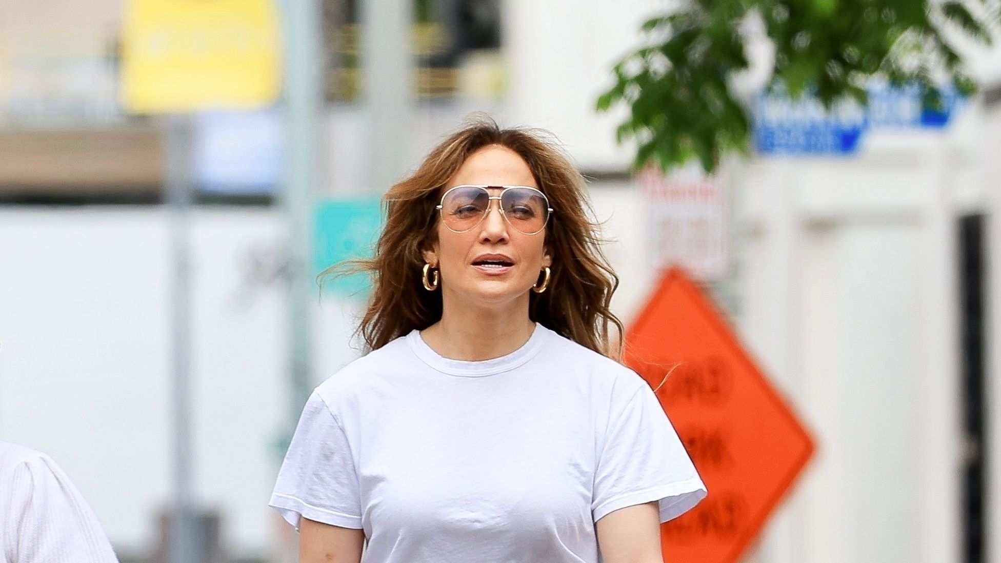 Jennifer Lopez Wears '70s-inspired Flared Leggings