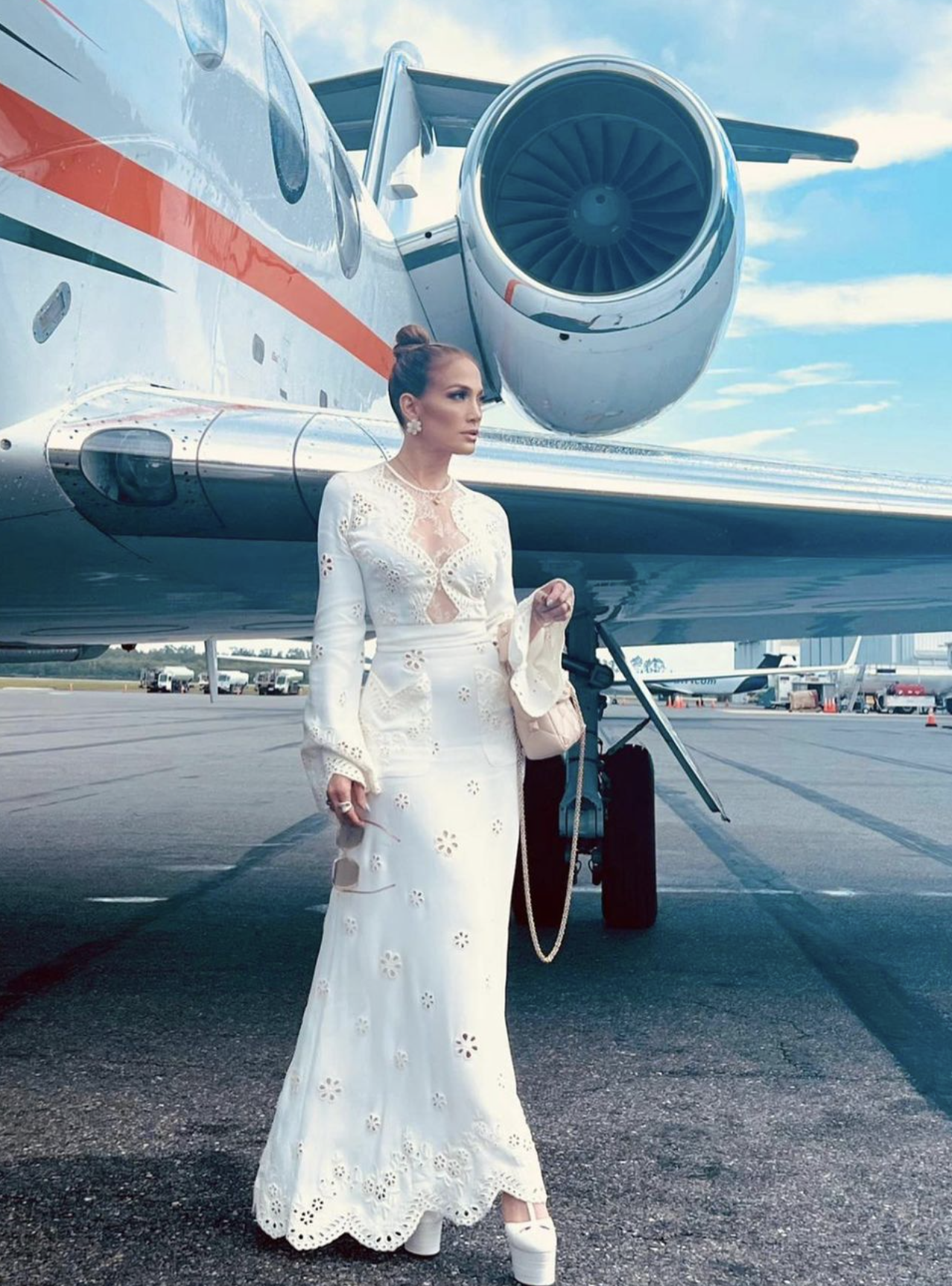 Jennifer Lopez White Dress Pictures