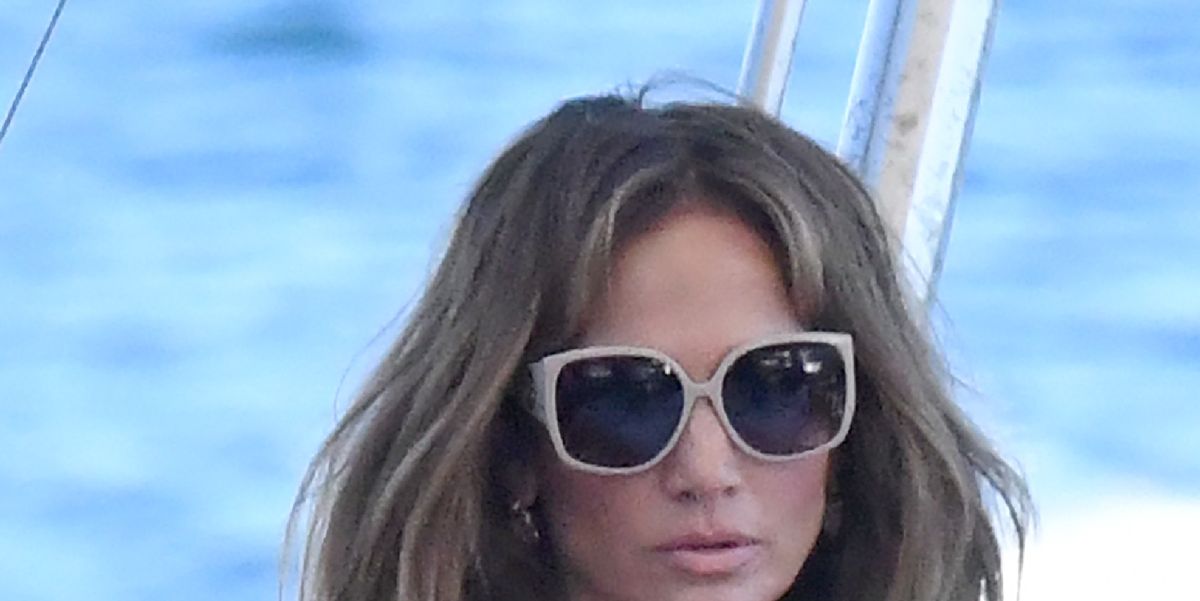 Jennifer Lopez Wears Black String Bikini as a Top In Capri