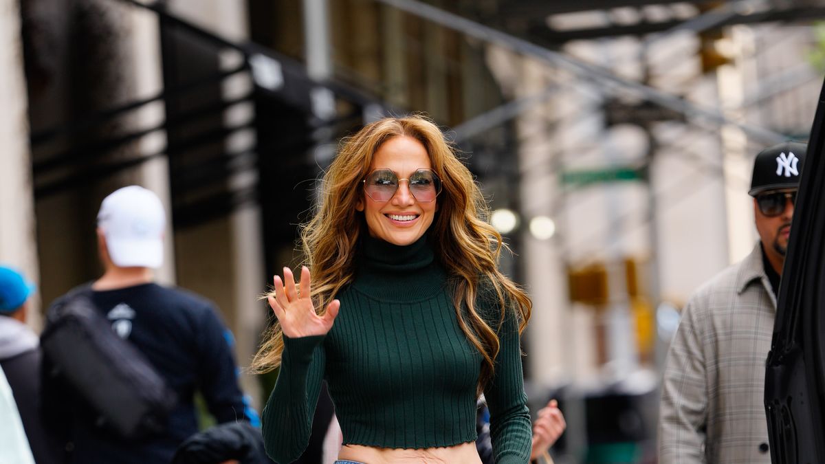 Jennifer Lopez Pairs Her Super Baggy Jeans With a Cropped Sweater