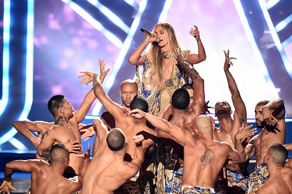 Jennifer Lopez's Full MTV VMA Vanguard Performance - Watch J.Lo Perform at  the 2018 MTV VMAs