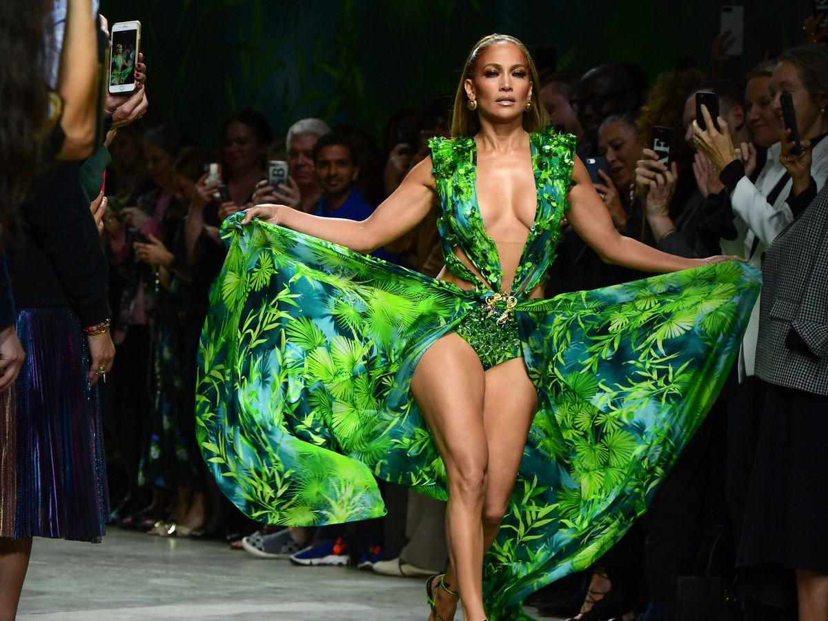 Jennifer Lopez 20 años después icónico vestido Versace