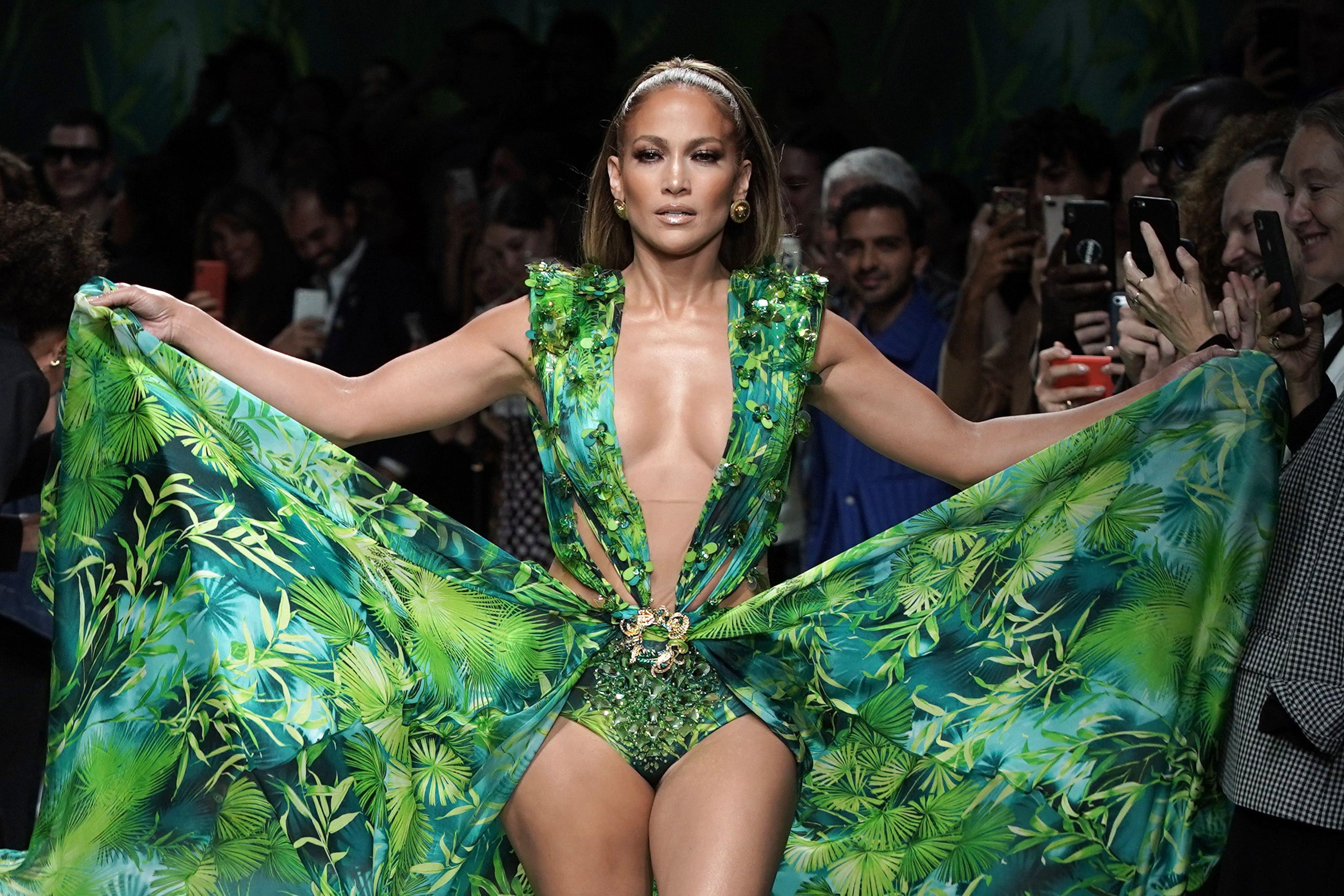 Jennifer Lopez Breaks The Internet Again In A Versace Dress MFW SS20