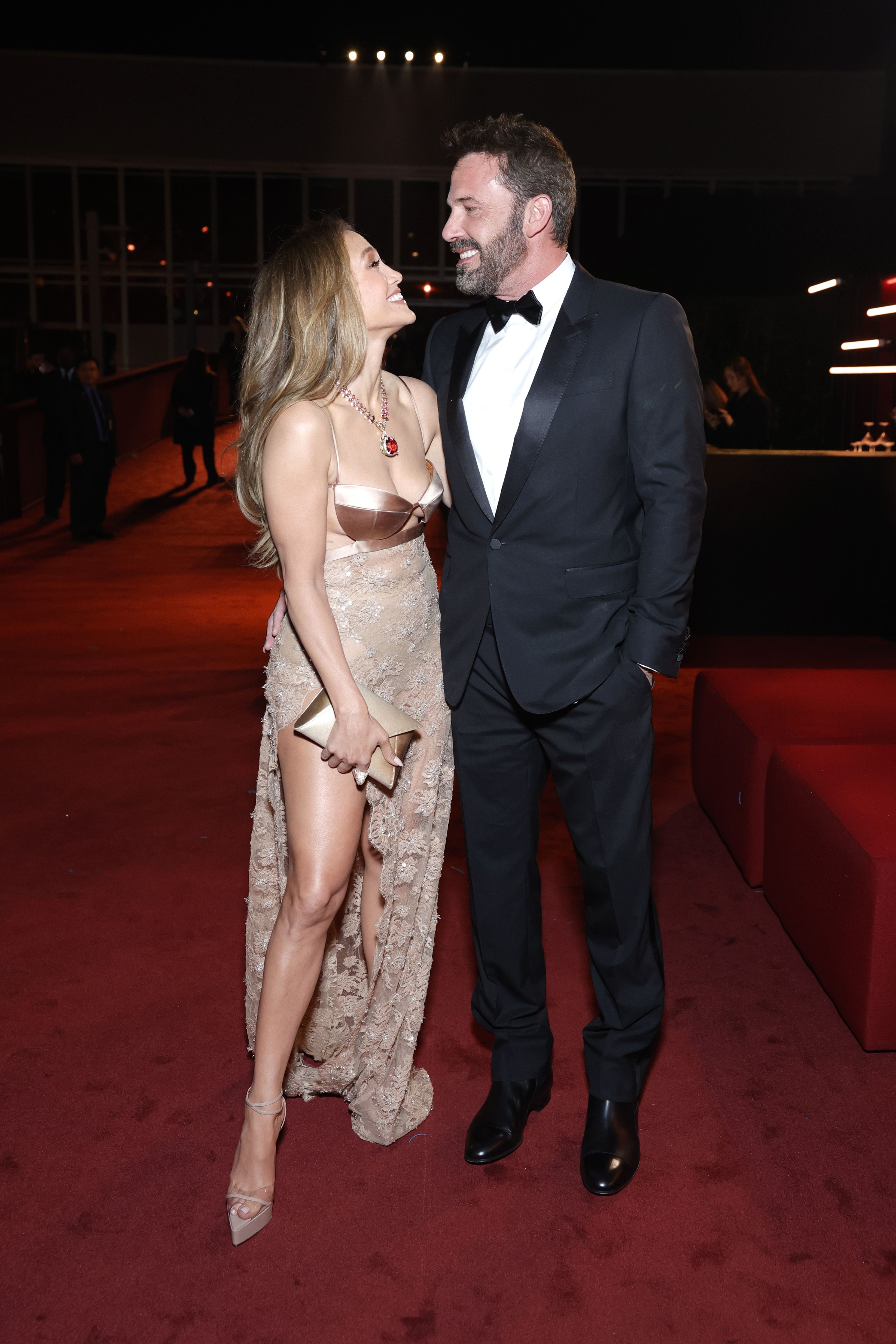 https://hips.hearstapps.com/hmg-prod/images/jennifer-lopez-wearing-gucci-and-ben-affleck-wearing-gucci-news-photo-1699280292.jpg