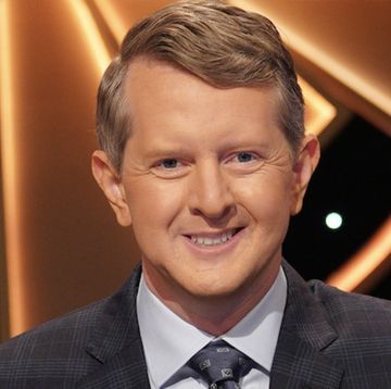 'jeopardy' hosts ken jennings and mayim bialik