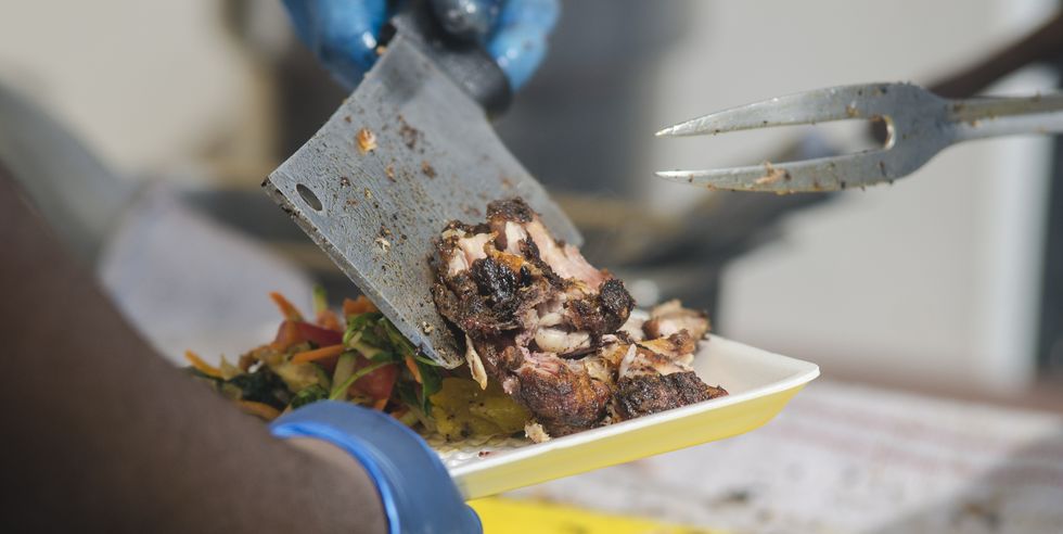11　ジャマイカ「ジャークチキン」｜死ぬまでに食べておくべき、世界のストリートフード