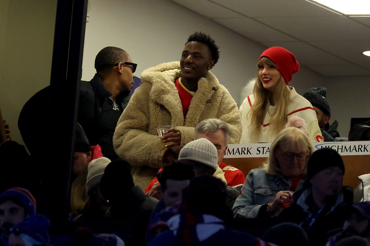 Taylor Swift Joins Kylie Kelce and Jason Kelce at Chiefs vs Bills Game