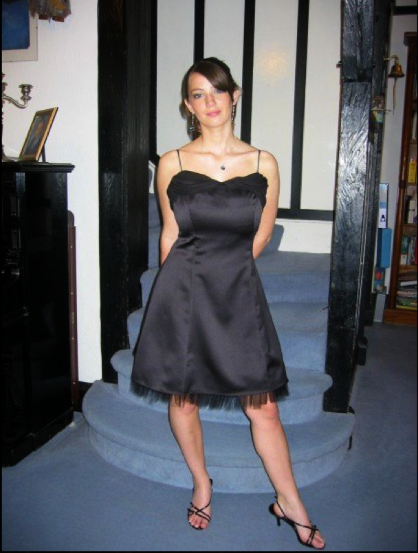 Dress, Shoulder, Joint, Human leg, Standing, Waist, Formal wear, One-piece garment, Cocktail dress, Day dress, 