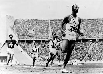 jesse owens en los juegos olímpicos de 1936 en berlín