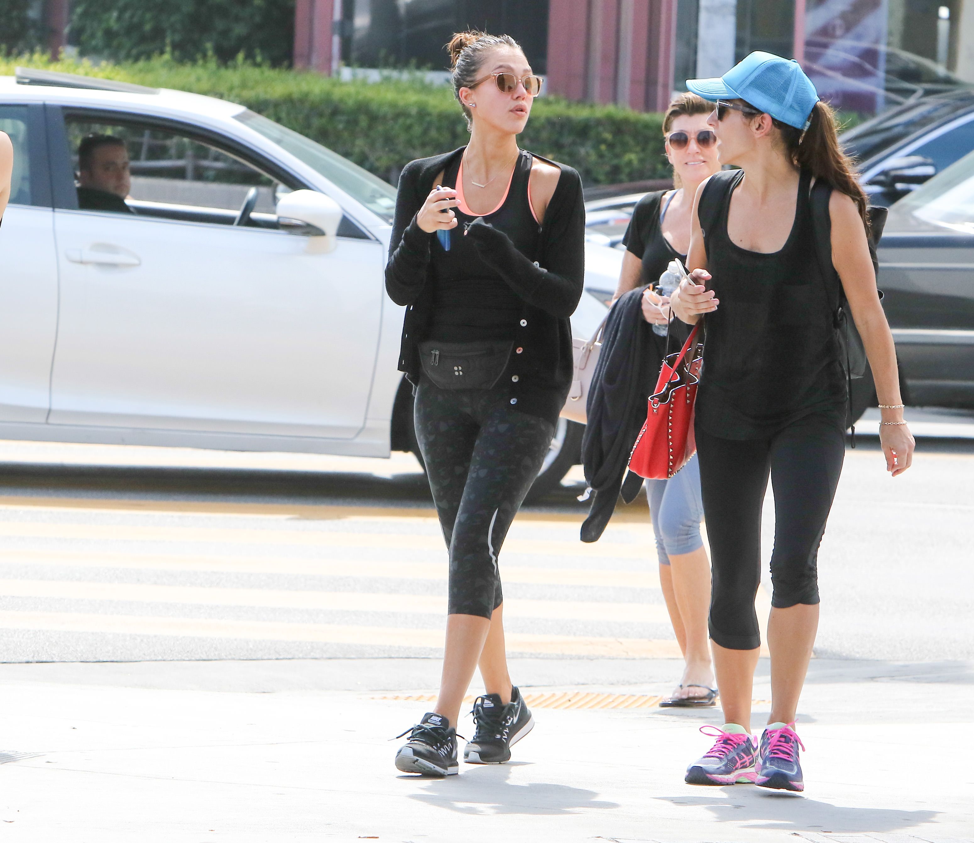 Jessica alba nike thea best sale