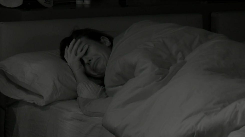 jessica bueno llora en la cama en gh vip 8