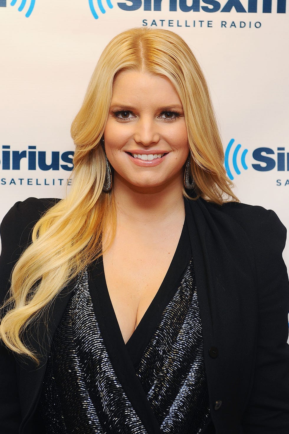 Hair, Blond, Face, Hairstyle, Eyebrow, Beauty, Long hair, Lip, Hair coloring, Shoulder, 