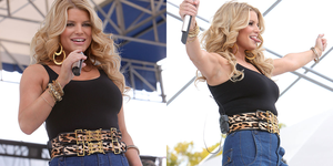 jessica simpson infamous "mom jeans" photo as she performs in florida