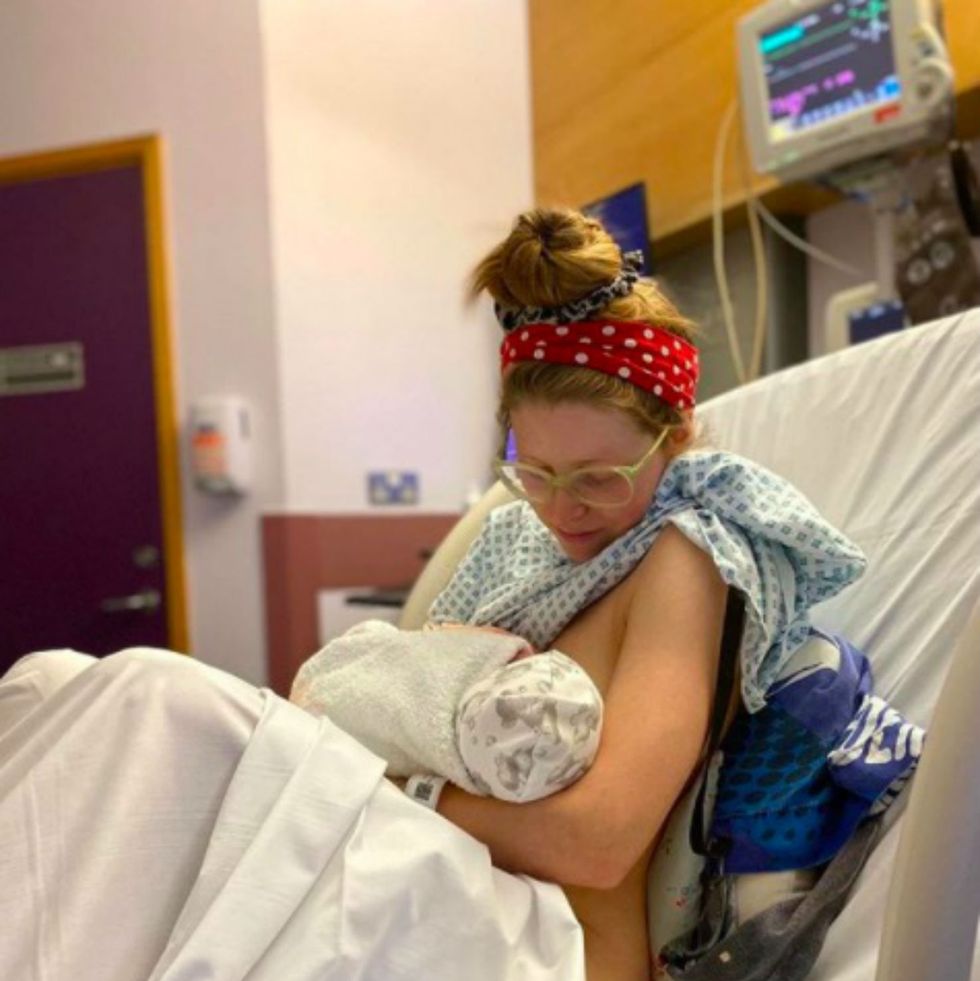 El bebé de Jessie Cave de Harry Potter está hospitalizado por COVID-19