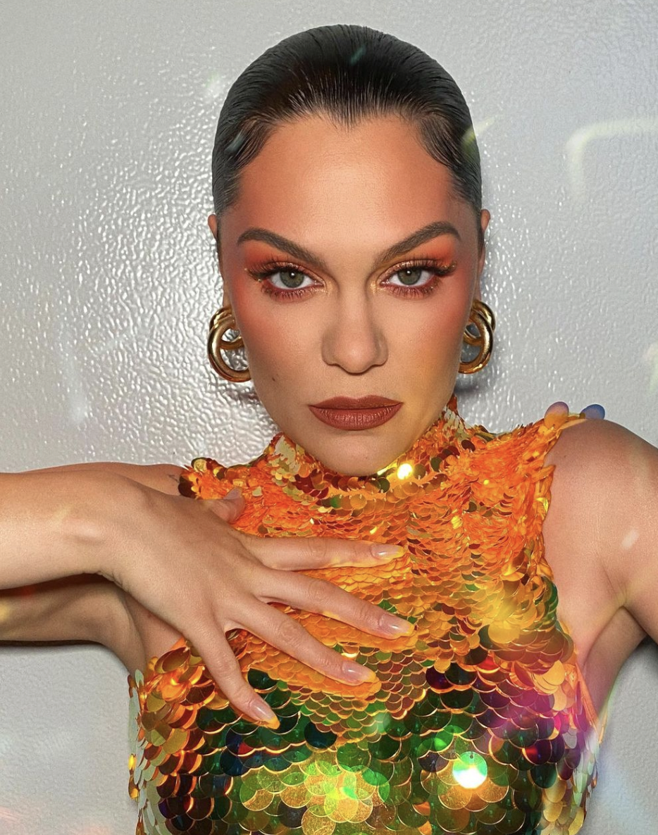 Jessie J shows off naked body cast in new birthday post